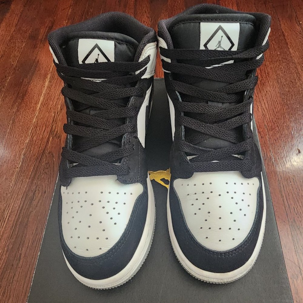 AIR JORDAN 1 MID SE GS SIZE 4.5 (Y) LIMITED EDITION!! - Picture 8 of 9